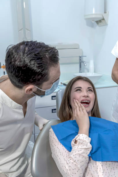 Best Weekend Emergency Dentist in Taft Mosswood, CA